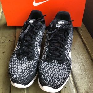 Women’s Nike Air Max Sequent 2
